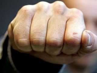 В Свердловске ночью избили председателя городского суда