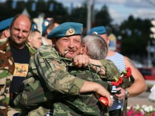 По Луганску пройдет праздничная колонна десантников