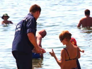 Луганские спасатели проверили водоемы Счастья