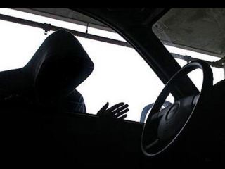 На Луганщине угнали автомобиль и бросили его на заправке