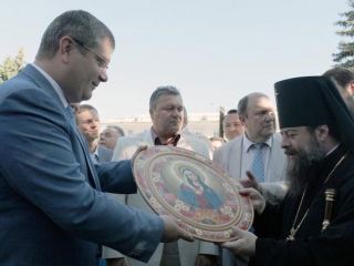 Делегация Днепропетровской области подарила Луганской епархии уникальную икону