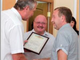 Ко дню работника торговли в Луганске раздали областные награды