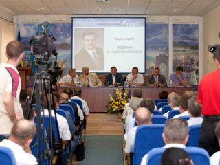 Выборы  Луганские регионалы определились с кандидатами по мажоритарным округам