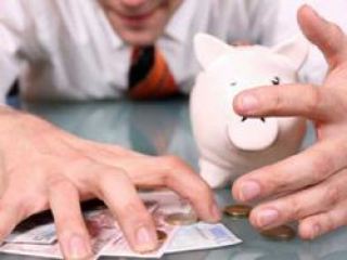 Жители Луганской области стали больше зарабатывать и тратить