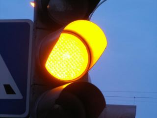 Движение автотранспорта на дорогах Луганска регулирует  светофор