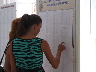 На бюджет во ВНУ им Даля поступили  человек