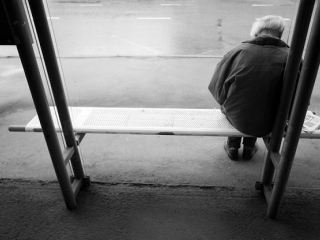 На Луганщине летнего шахтерапенсионера не пускают в собственный дом дополнено