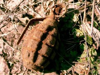 В Луганской области на дне высохшего пруда обнаружили  боевой артефакт