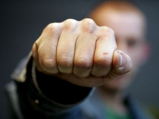 На Луганщине сын избил летнюю мать Женщина скончалась