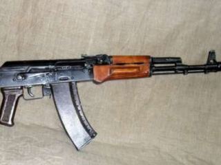 Луганчанин прятал автомат под бетонными плитами