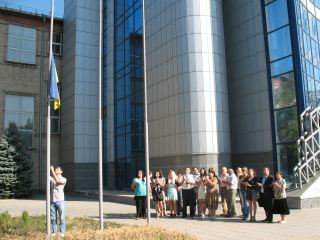 Луганские студенты отметили День государственного флага Украины