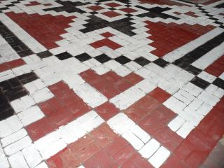 Ко Дню независимости центр Луганска украсили вышиванкой