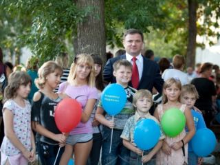 Владимир Медяник поздравил жителей УралоКавказа с Днем рожденния поселка