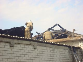 В Ровеньках загорелся продуктовый магазин