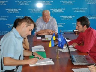 Луганские регионалы рассказали европейским наблюдателям о грязных предвыборных технологиях