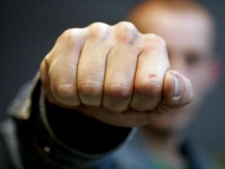 На Луганщине именинник до смерти избил одного из гостей