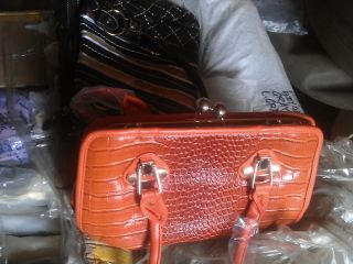 На луганской границе изъяли женские сумки на  тыс грн