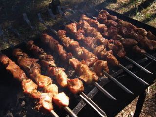 В День города луганчан обещают накормить килограммовым шашлыком и развлечь Сердючкой