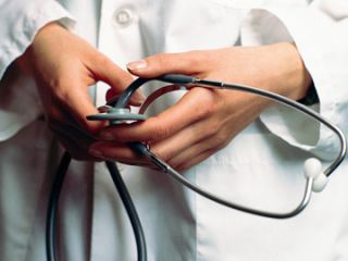 Медики Попаснянского района пожаловались губернатору на нехватку оборудования и кадров