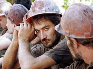 Горняков шахты им Стаханова где вчера произошел взрыв отправляют в неоплачиваемый отпуск