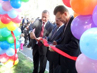 В Луганске открыли парк скульптур сказочных персонажей фото видео