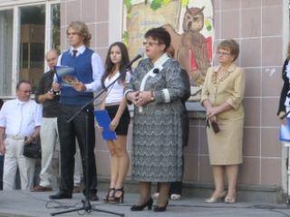 В одной из сильнейших школ Луганской области первый звонок прозвенел в  раз