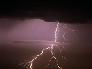 В Ровеньках гроза обесточила насосную станцию