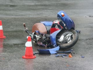 В Луганской области летний водитель мопеда насмерть сбил пенсионерку