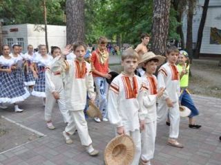 Коллективу луганского Барвинка вручили ГранПри на Международном фестивале