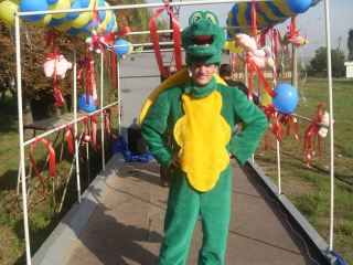 По дорогам Луганска курсирует Веселый трамвай фото