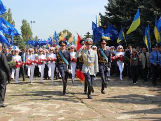 Делегация Луганской области приняла участия в торжествах посвященных й годовщине освобождения Донбасса от немецкофашистских захватчиков