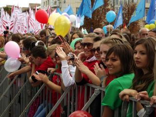 В Луганске с размахом начали праздновать День города фото видео