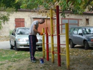 Владимир Медяник помог провести субботник на Советской