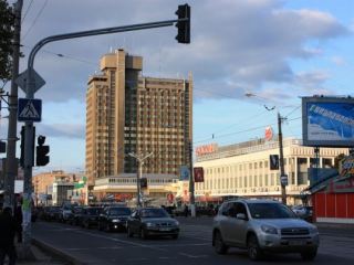 Вчера вечером летняя женщина заминировала гостиницу Луганск