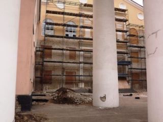 Ремонтные работы в украинском театре Луганска продолжатся после  сентября