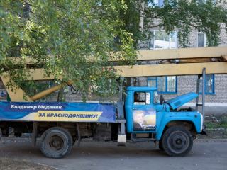 В Суходольске продолжает работу программа Владимира Медяника Чистый двор