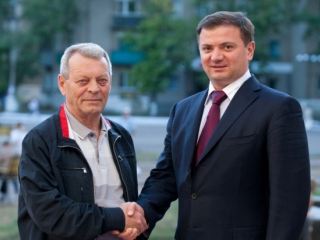 Виктор Турманов и Владимир Медяник встретились с жителями Молодогвардейска