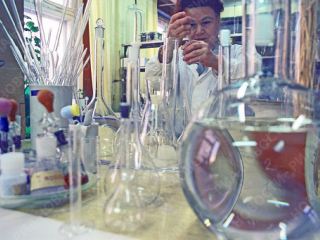 В луганском НИИ произошел взрыв Пострадала сотрудница