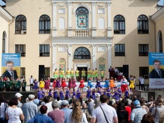 Владимир Медяник поздравил жителей Молодогвардейска с Днем города