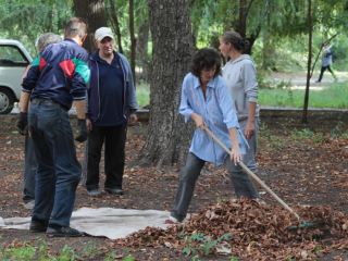 При поддержке Владимира Медяника жители кв Пролетариата Донбасса обустроили детский уголок