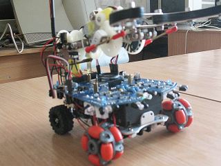 В одном из луганских вузов появился робот фото