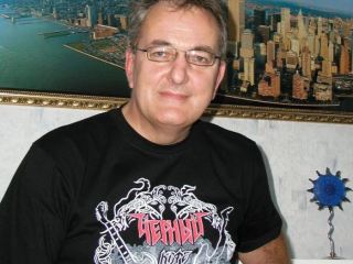 В Луганске коммунист грозит перегрызть глотку регионалу