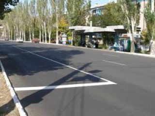 На центральной улице Лисичанска отремонтировали дорогу