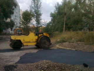 В Ровеньках ремонтируют межквартальные проезды фото