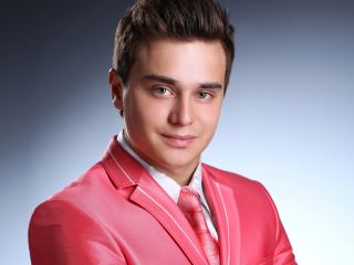 Луганчанин Владислав Сытник покорил вокалом саму Эдиту Пьеху