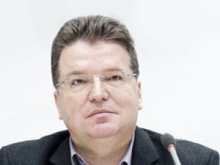 С  октября выросли пенсии и зарплаты бюджетников  Алексей Плотников