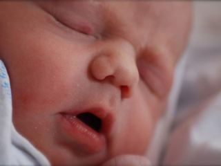 Вчера в Луганске родилось  ребенка в том числе девочкидвойняшки