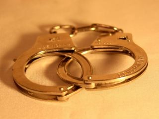 На Луганщине двое мужчин избили и ограбили летнюю пенсионерку