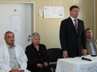 Владимир Медяник провел встречу с медиками больницы в Новосветловке