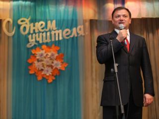 Владимир Медяник поздравил педагогов Краснодонского района